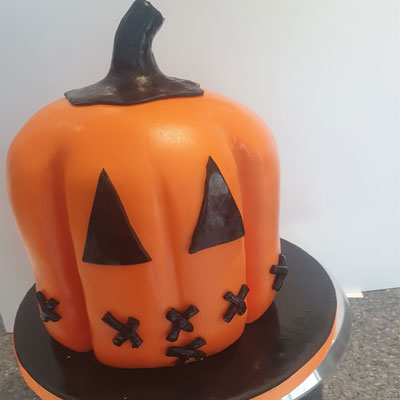 Halloween pumpkin cake